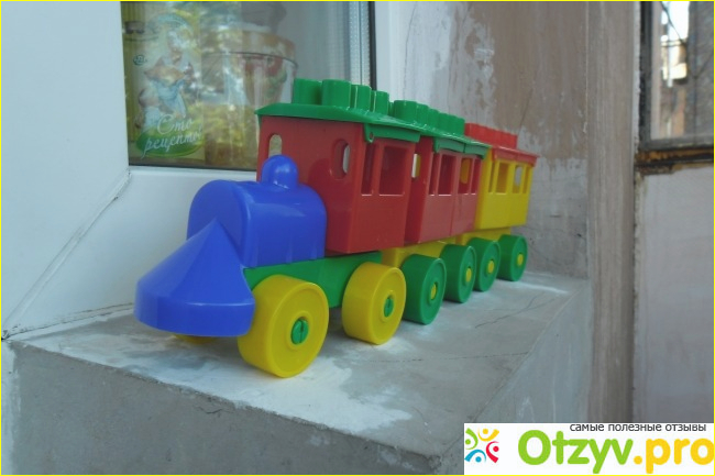 Игрушка пластмассовая Полесье Паровозик с вагонами фото1