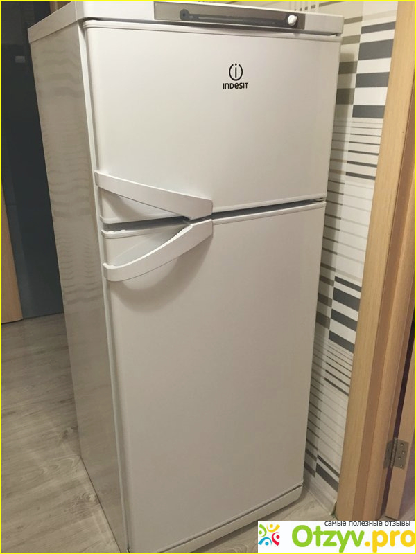 Этот холодильник двухдверный,